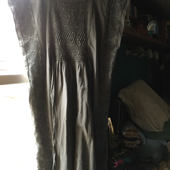 Voriagh Smocked Dress, Utterly Gorgeous. Size Medium - Picture 6 of 6